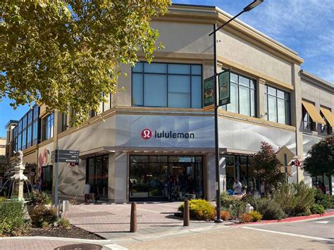 Lululemon walnut creek - Oct 21, 2023 · Additional information gathered by the Broadway Plaza officer indicated a likelihood the suspects in the North Bay thefts might be coming to the Lululemon in Walnut Creek to return stolen merchandise. 